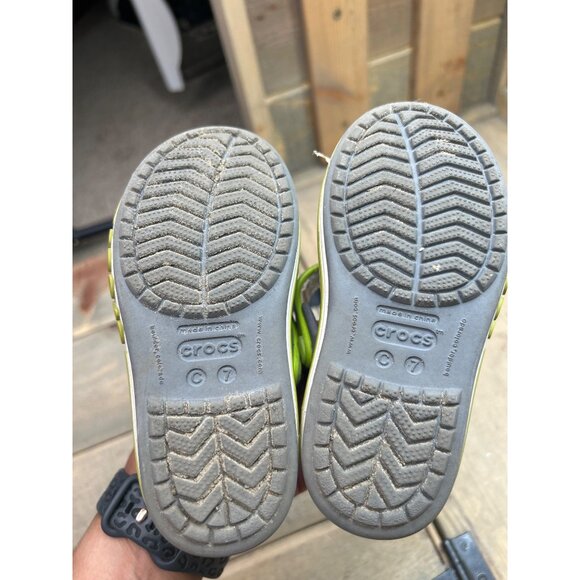 C7 Crocs Bayaband Sandals Kids Grey/Green - Picture 6 of 6